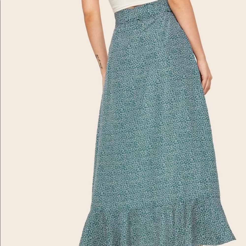 Skirt - Picture 2 of 3